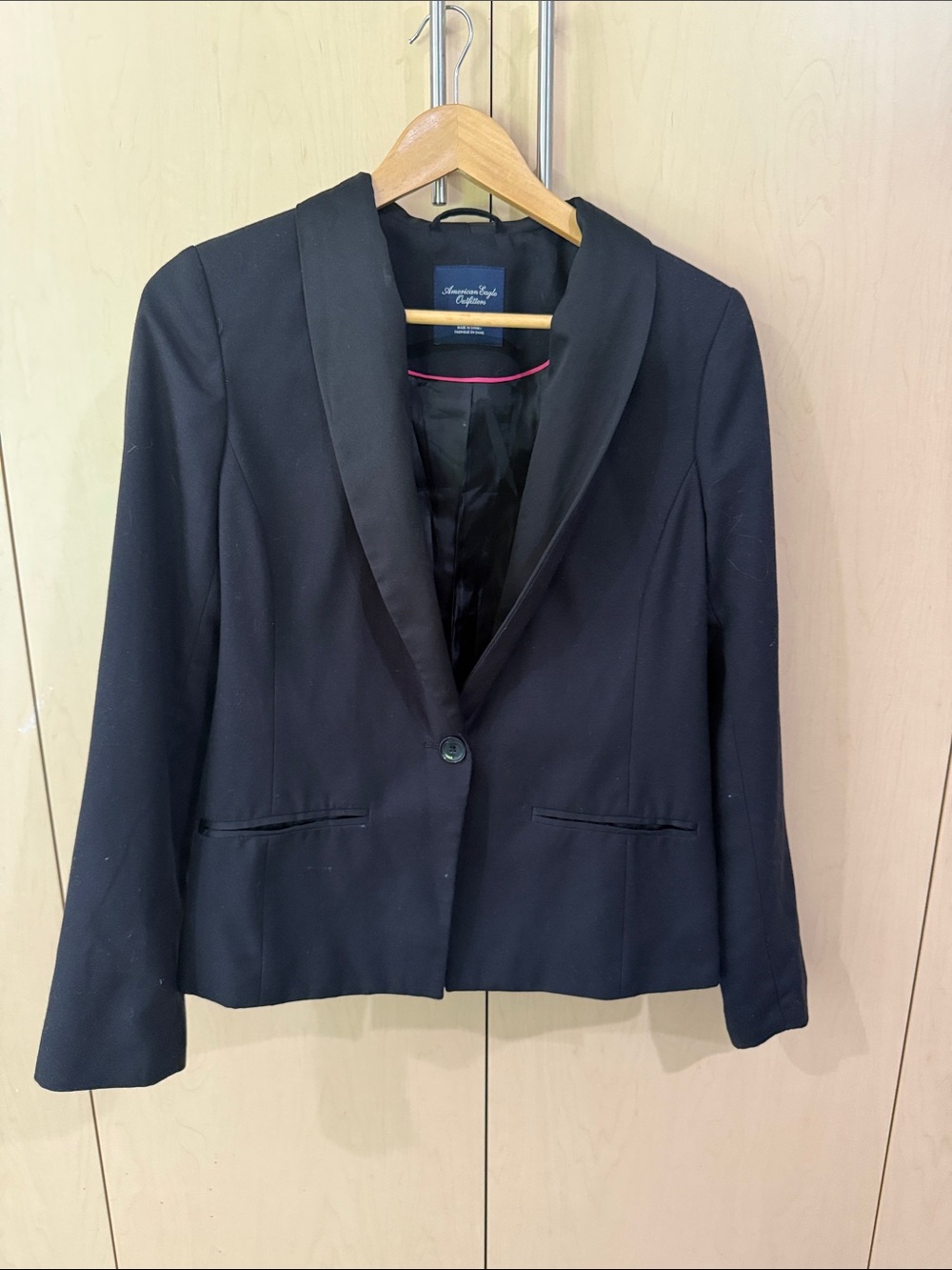 Women's Black Single-Button Shawl Collar Blazer